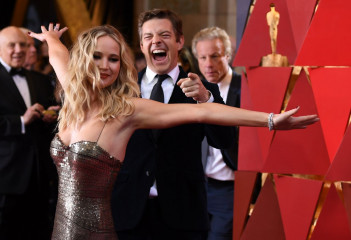 Jennifer Lawrence – Oscars 2018 Red Carpet фото №1049759