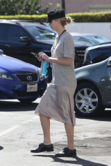 Jennifer Lawrence Out and About in Los Angeles фото №1051034