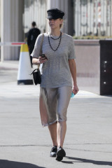 Jennifer Lawrence Out and About in Los Angeles фото №1051035