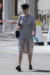 Jennifer Lawrence Out and About in Los Angeles фото №1051032