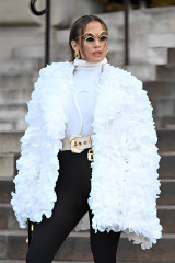 Jennifer Lopez – Schiaparelli SS2024 Show at Paris Fashion Week фото №1386044