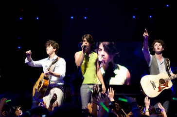 Jonas Brothers фото №137045