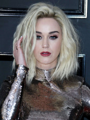 Katy Perry – 59th GRAMMY Awards in Los Angeles фото №940278