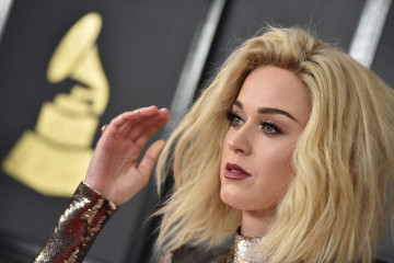 Katy Perry – 59th GRAMMY Awards in Los Angeles фото №940280