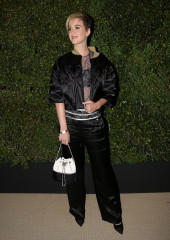Katy Perry – Chanel Dinner Hosted by Pharrell Williams in LA  фото №953420