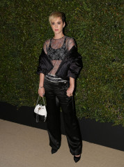 Katy Perry – Chanel Dinner Hosted by Pharrell Williams in LA  фото №953416