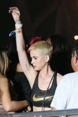 Katy Perry – Coachella Valley Music and Arts Festival in Indio фото №956859