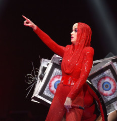 Katy Perry performs at Witness Tour at Portland’s Moda Center фото №1037755