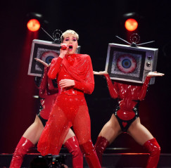 Katy Perry performs at Witness Tour at Portland’s Moda Center фото №1037756