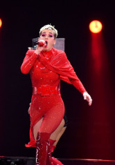 Katy Perry performs at Witness Tour at Portland’s Moda Center фото №1037758