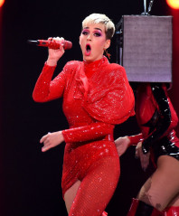 Katy Perry performs at Witness Tour at Portland’s Moda Center фото №1037760