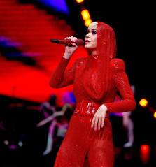 Katy Perry performs at Witness Tour at Portland’s Moda Center фото №1037759
