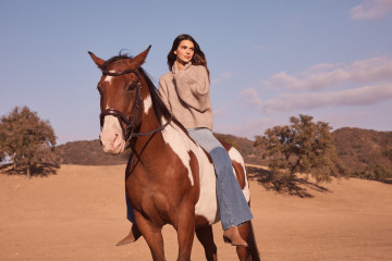 Kendall Jenner - About You Campaign (F/W 2021) фото №1326651