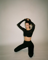 Kendall Jenner for Alo Yoga  фото №1389421