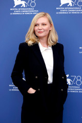 Kirsten Dunst - 'The Power Of The Dog' Photocall in Venice 09/02/2021 фото №1311362
