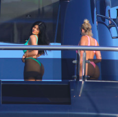 Kylie Jenner In Portofino 08/15/19  фото №1217331