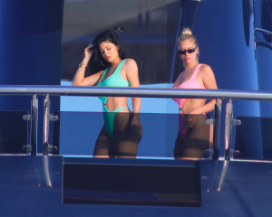 Kylie Jenner In Portofino 08/15/19  фото №1217332