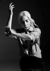 Lady Gaga for Dom Pérignon The Labor of Creation 2023 campaign by Mario Sorrenti фото №1372994