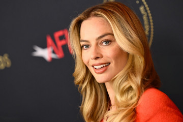 Margot Robbie at AFI Awards Luncheon in Los Angeles 01/12/24 фото №1385154