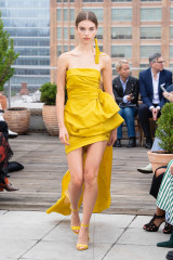 Oscar de la Renta Spring/Summer 2019 Fashion Show in New York фото №1240355