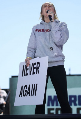 Miley Cyrus – March For Our Lives Event in LA  фото №1056716