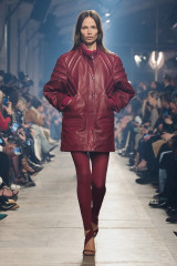 Isabel Marant Fall Winter 2023 Fashion Show in Paris фото №1365517