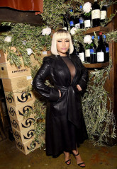Nicki Minaj - ELLE x Stuart Weitzman in New York 05/16/2018 фото №1071767