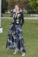 Olga Kurylenko – L’Oreal Paris Show Spring Summer 2020 at Paris Fashion Week  фото №1241600