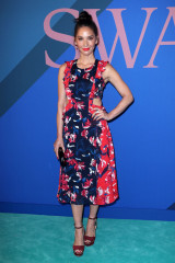 Olivia Munn – CFDA Fashion Awards in New York фото №972368