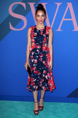 Olivia Munn – CFDA Fashion Awards in New York фото №972367
