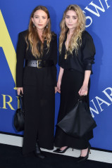 Mary-Kate Olsen and Ashley Olsen – 2018 CFDA Fashion Awards in NYC фото №1075466