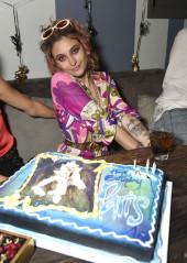 Paris Jackson at Her Birthday party in Los Angeles фото №1060554