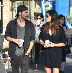 Paul Wesley at the Farmers Market in Los Angeles фото №948863