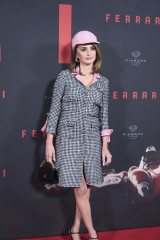 Penelope Cruz at “Ferrari” Photocall in Madrid фото №1387482