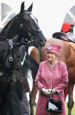 Queen Elizabeth ll  фото №1005644