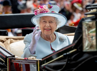 Queen Elizabeth ll  фото №1079484