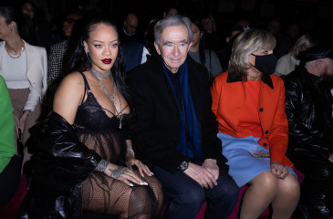 Rihanna - Dior FW 2022/2023 Show at PFW 03/01/2022 фото №1339281