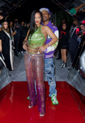 Rihanna - Fenty Beauty & Fenty Skin 'F Club' Party in Los Angeles 02/11/2022 фото №1337400