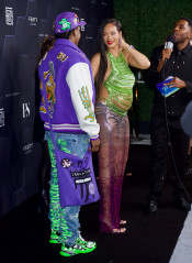 Rihanna - Fenty Beauty & Fenty Skin 'F Club' Party in Los Angeles 02/11/2022 фото №1337403