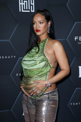 Rihanna - Fenty Beauty & Fenty Skin 'F Club' Party in Los Angeles 02/11/2022 фото №1337356