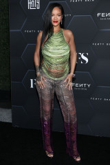 Rihanna - Fenty Beauty & Fenty Skin 'F Club' Party in Los Angeles 02/11/2022 фото №1337359