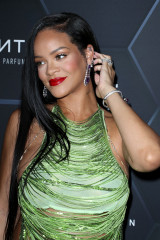 Rihanna - Fenty Beauty & Fenty Skin 'F Club' Party in Los Angeles 02/11/2022 фото №1337360