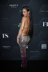 Rihanna - Fenty Beauty & Fenty Skin 'F Club' Party in Los Angeles 02/11/2022 фото №1337357