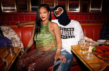 Rihanna - Kanye West's 'Jeen-Yuhs' Documentary Premiere in LA 02/11/2022 фото №1337404
