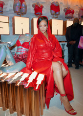 Rihanna - Savage x Fenty Store Opening in Los Angeles 02/12/2022 фото №1337573