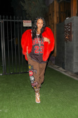Rihanna - Nobu Restaurant in Los Angeles 02/15/2022 фото №1338027