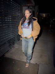 Rihanna - Carbone Restaurant in New York 02/18/2022 фото №1338054