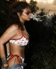 Rihanna - Barbados 12/18/2020 фото №1286132