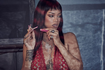 Rihanna by Dennis Leupold for Savage x Fenty 'Love on the Edge' (2022) фото №1334652