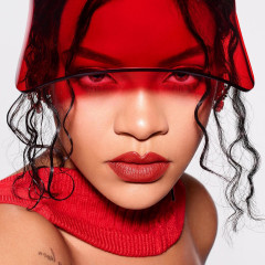 Rihanna - Fenty Beauty 'Icon Lipstick' (2022) фото №1336668